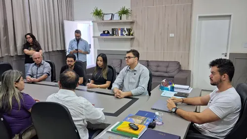 Reunião sobre a Escola Legislativa ocorreu nesta segunda-feira