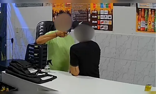 Câmera mostra momento em que homem é atingido na cabeça; veja o vídeo