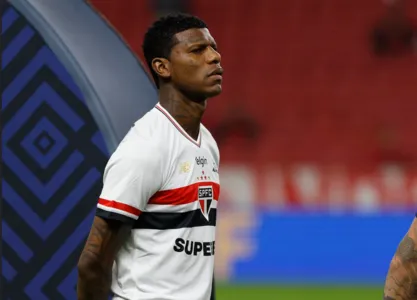 Sem necessidade de cirurgia, Arboleda já iniciou tratamento no REFFIS, mas será desfalque importante nos próximos jogos do São Paulo