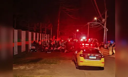 Motociclista fura bloqueio, atropela 8 alunos da PM e morre na hora