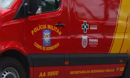 Motociclista fica ferido após bater em árvore em Arapuã