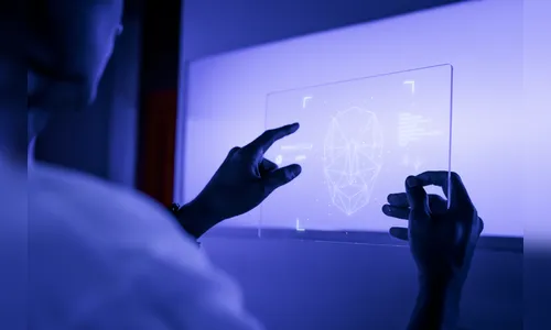 Fotos de mulheres são manipuladas com IA e expostas em site adulto