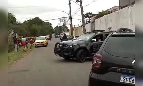 Homem tenta atropelar policiais e termina baleado no Paraná