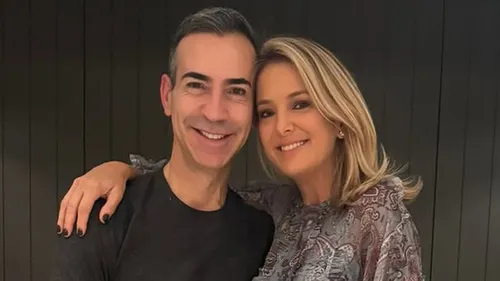 A loira demonstrou sua alegria pela conquista profissional do marido