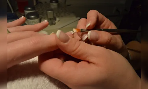 Fim do esmalte em gel? Produto químico usado em cosmético é banido