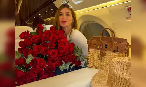 Virginia surge em jatinho e mostra buquê após ser flagrada com Vini Jr