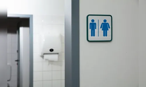 Projeto garante banheiro só para mulheres do sexo biológico feminino