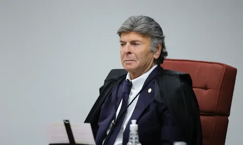 A sessão vai começar pelo voto de Luiz Fux