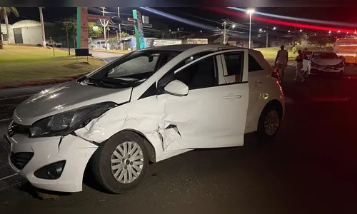 Acidente envolve dois carros no acesso a Cambira