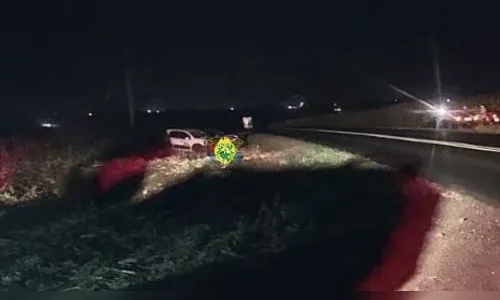 Motoristas de Uno e Golf ficam feridos em colisão lateral na PR-454