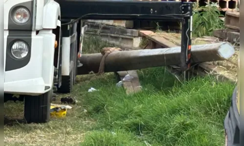 Homem tem 90% do pé amputado após queda de poste durante trabalho