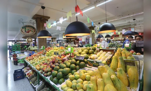Preços de bebidas e alimentos caem pelo 3º mês consecutivo no Paraná