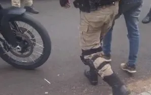 Após a prisão, foi encaminhado à Cadeia Pública de Apucarana, onde o mandado foi cumprido.