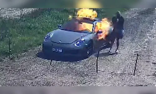 Porsche de R$ 700 mil pega fogo no PR e dono é investigado