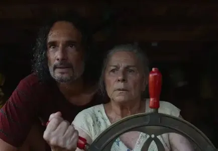 Atores Rodrigo Santoro e Denise Weinberg em cena de O último azul