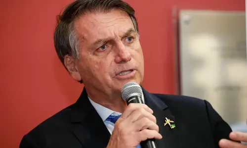 Bolsonaro deixou a prisão após passar mal