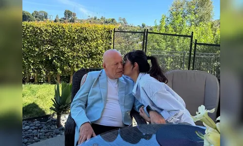 Esposa de Bruce Willis revela que o ator não se comunica mais