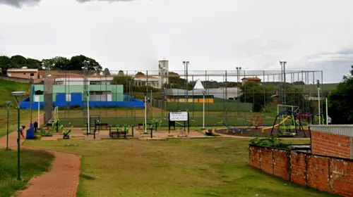 Campinho da Monte Castelo fica proximo de um posto de saúde, uma biblioteca e uma creche.