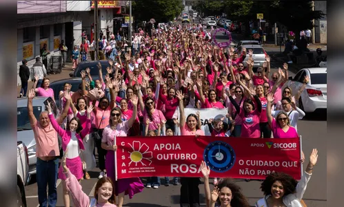 Caminhada abre Outubro Rosa e reúne centenas em Arapongas