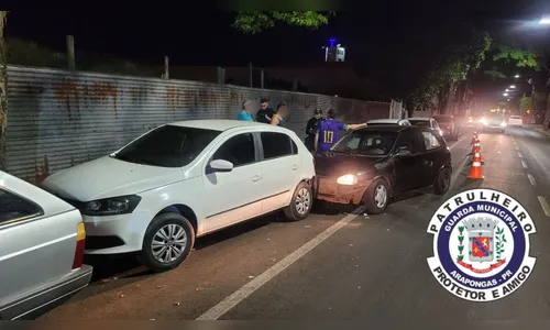 Motorista é detido ao colidir contra carro estacionado em Arapongas