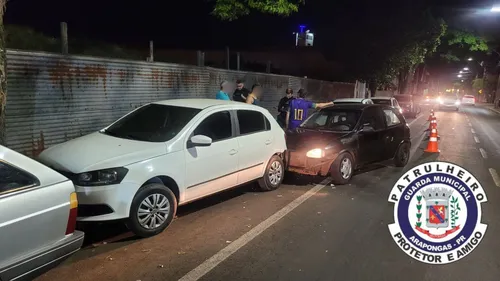 Corsa bateu na traseira de Gol na Rua Águias