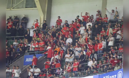 Torcedores invadem CT do Inter e cobram elenco após goleada sofrida