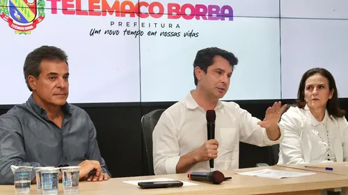 Deputado federal Beto Richa (PSDB), deputado Alexandre Curi (PSD) e prefeita de Telêmaco Borba, Rita de Paula Araújo (PSD)