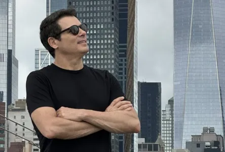 Em 2024, o apresentador publicou uma reflexão no Instagram reconhecendo o aspecto humorístico dos memes, mas alertando para que o exagero não desrespeite as vítimas da tragédia ou seu luto pessoal.