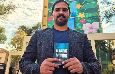 Escritor apucaranense João Cássio
