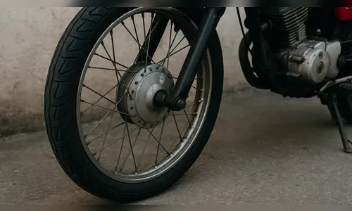 Motocicleta é furtada em frente a pub no centro de Ivaiporã