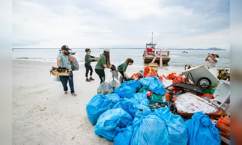 Mutirão de Limpeza na Ilha do Mel retira mais de 11 toneladas de lixo