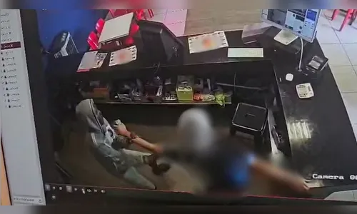 Homem invade lanchonete e estupra funcionária; assista ao vídeo