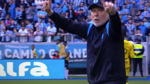 Mano explicou após a partida que o equívoco aconteceu entre ele e o auxiliar Thiago Kosloski.