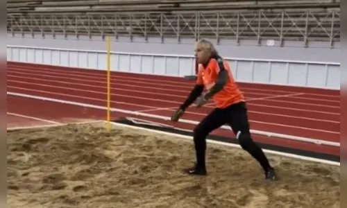 Goleiro voltará a jogar bola aos 83 anos e aponta 