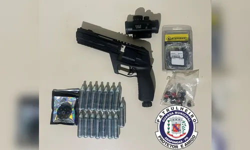Mulher foge do Caps e é achada com arma de pressão em terminal urbano