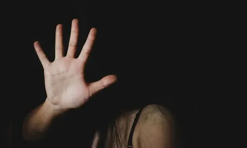 Mulher com nanismo e deficiência auditiva é importunada sexualmente