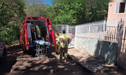 Idoso de 71 anos cai do telhado e fica ferido em Apucarana