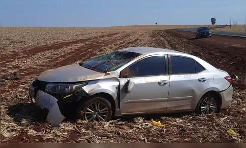 Carro capota na PR-445 e deixa cinco da mesma família feridos