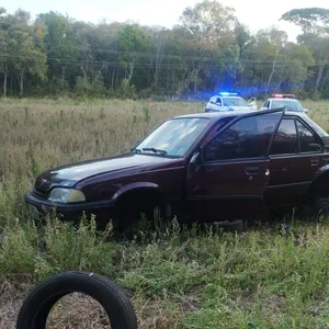 O automóvel foi encaminhado à 17ª Subdivisão Policial (SDP)