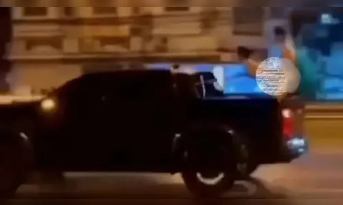 Influencer é preso após sexo em caçamba de caminhonete em movimento
