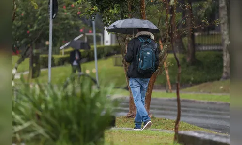 Nova frente fria traz chuvas ao PR neste fim de semana, prevê Simepar