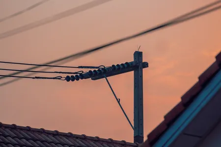 Trabalhador estava fazendo manutenção na internet