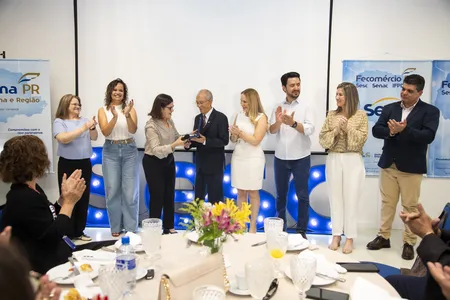 Um dos momentos mais emocionantes do encontro foi a homenagem ao professor e contador Tosio Sato,
