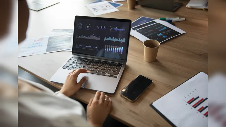 O ponto central é que dados não são apenas tabelas frias