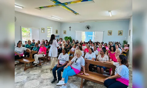 Outubro Rosa mobiliza mais de 100 idosos em evento em Cambira