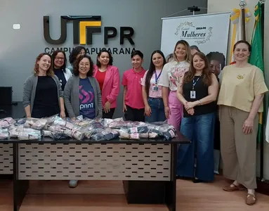 A ação foi realizada em alusão ao outubro rosa.
