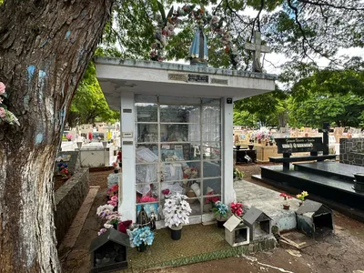 A devoção em torno do casal é tão forte que o próprio jazigo foi erguido em cumprimento de uma promessa por um milagre