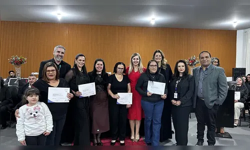 Mulheres celebram formatura em cursos profissionalizantes em Ivaiporã
