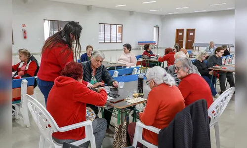 Ratinho assina decreto que institui bolsa para cuidadores de idosos
