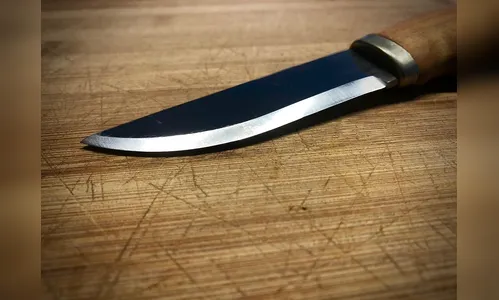 Casal é esfaqueado dentro de casa no PR